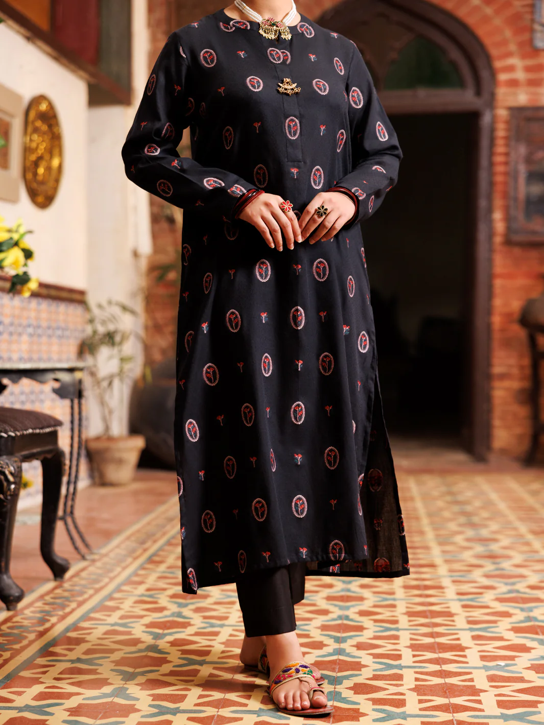 BLACK YARN DYED KURTI | AL-LK-977/FB-977A