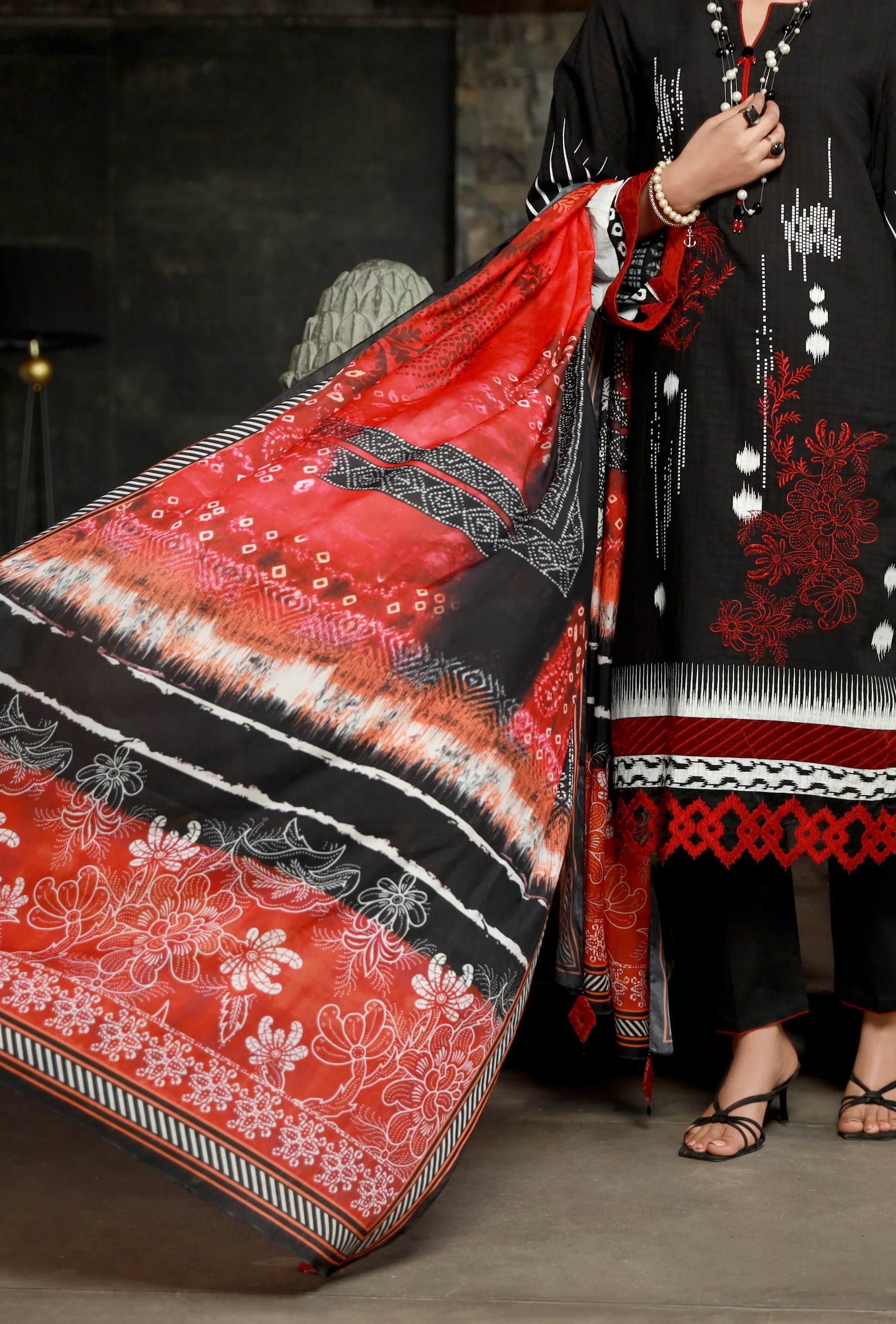 BLACK JACQUARD 3PC UNSTITCHED | ALP-3PS-US-1389 FB-1389A - Image 3