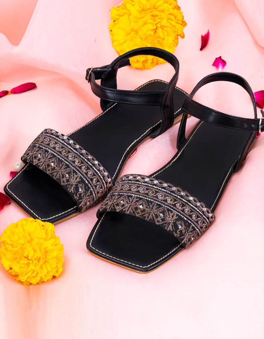 BLACK CHAPPAL | JLFWC-US-23-021 FB/SURMAI SANDLE