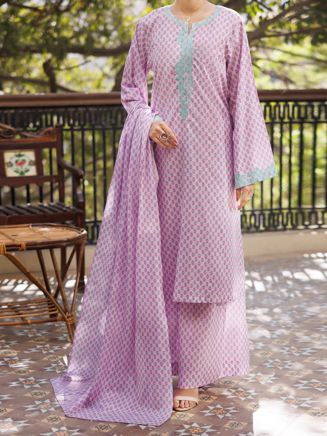 LIGHT PURPLE LAWN 3PC STITCHED | ALP-3PS-2573/S FB-2573A