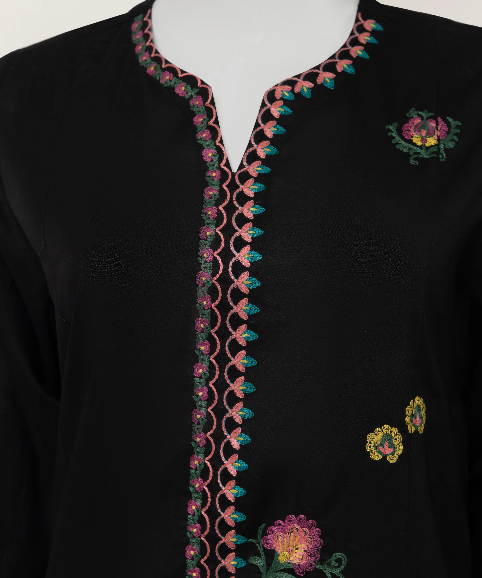 BLACK LAWN KURTI | JSS-S-26-695 FB/UZBEK-04 - Image 4